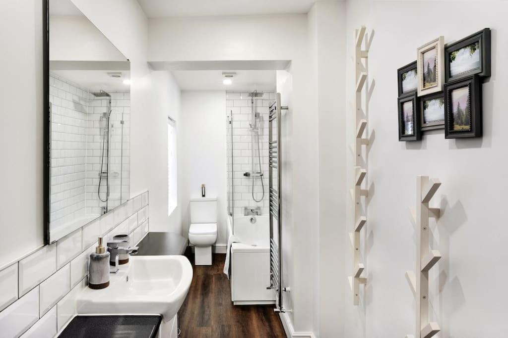 Stunning 4Bed Townhouse By Hic & Trendy Kings Quarter! Villa Harrogate Ngoại thất bức ảnh