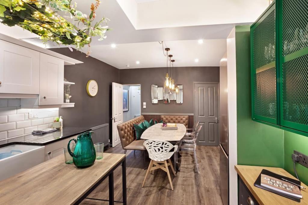 Stunning 4Bed Townhouse By Hic & Trendy Kings Quarter! Villa Harrogate Ngoại thất bức ảnh